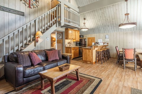 Chalet 10 kitchen dining room