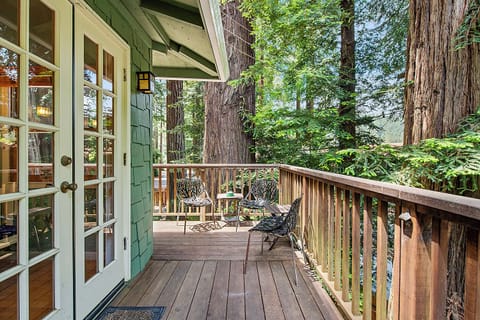 Middle level deck wraps around, looking from the Queen bedroom double doors.