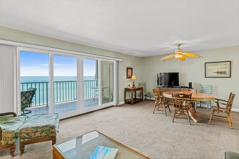 Spacious Gulf Front living room