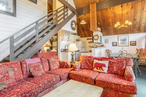 chalet 6 living room