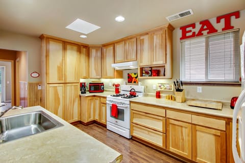 Fully stocked kitchen and splashes of color!