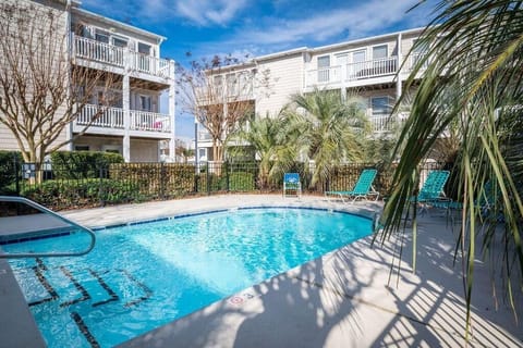 Comfort Zone Close to Oceanfront with Pool