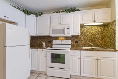Gulfview II is a homey South Padre resort. Our cute and cozy kitchen is fully equipped, and we're only a short walk to the beach. Our SPI vacation rental has just what you're looking for.