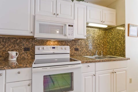 Our kitchen has full-size appliances to make cooking up your cravings easy and delicious. Stop by Blue Marlin South Padre Island to stock up on fresh foods and spices.