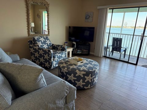 Living Room with view from Lanai.
