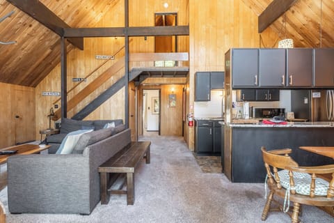 Chalet 12 living dining