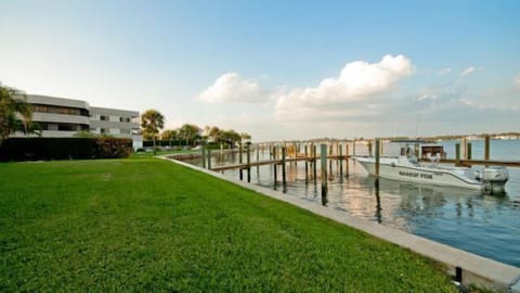 Pelican Cove private boat and fishing dock