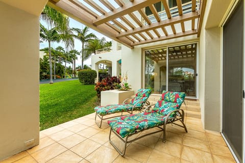 Comfortable seating on the private lanai