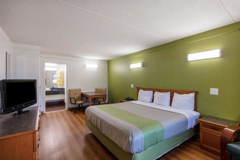 Desk, blackout drapes, free WiFi, bed sheets