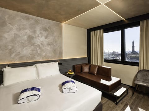 Executive Room, 1 King Bed with Sofa bed | Hypo-allergenic bedding, minibar, in-room safe, blackout drapes