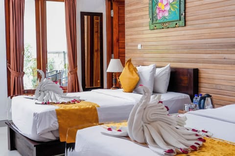 2 bedrooms, minibar, in-room safe, desk