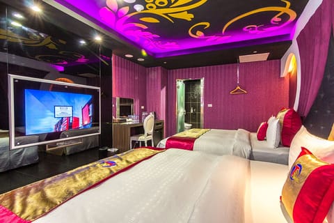 Comfort Quadruple Room, 2 Double Beds | Minibar, desk, blackout drapes, rollaway beds