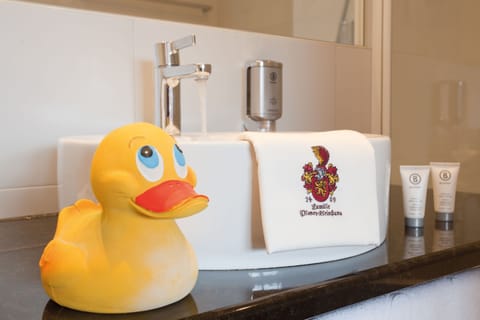 Basic Single Room, 1 Twin Bed | Bathroom sink