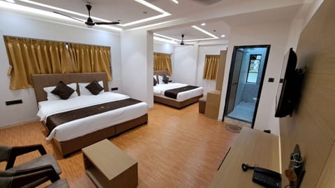 Superior Quadruple Room | 1 bedroom, premium bedding, in-room safe, desk