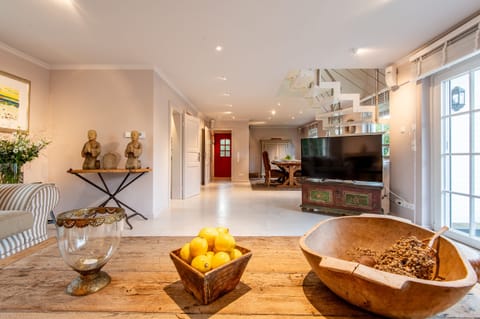 Apartment, Private Bathroom, Garden View | Lounge