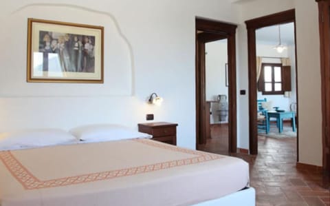 Suite | Egyptian cotton sheets, Select Comfort beds, minibar, in-room safe