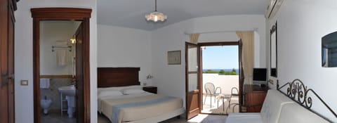 Triple Room Prestige | Egyptian cotton sheets, Select Comfort beds, minibar, in-room safe