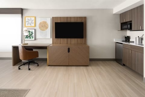 Premium bedding, pillowtop beds, desk, laptop workspace