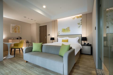 Superior Double Room | Desk, blackout drapes, free WiFi