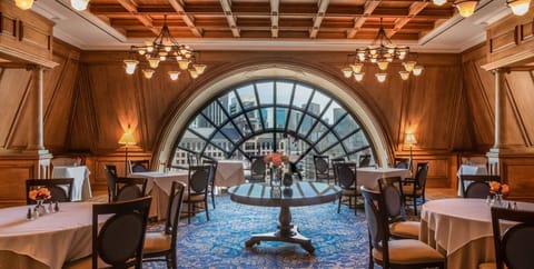 3 restaurants; breakfast, lunch, dinner, and brunch served