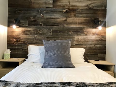 Room, 1 Queen Bed | Premium bedding, free WiFi, bed sheets