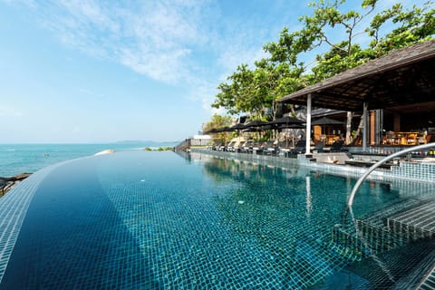 2 outdoor pools, pool umbrellas, sun loungers