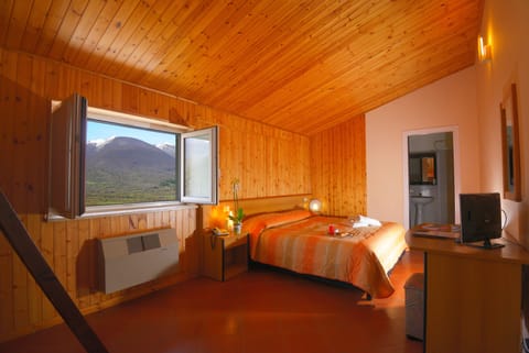 Desk, soundproofing, iron/ironing board, cribs/infant beds