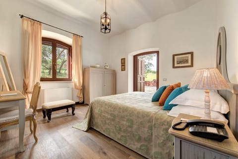 Classic Double Room, 1 Queen Bed | 1 bedroom, premium bedding, minibar, in-room safe