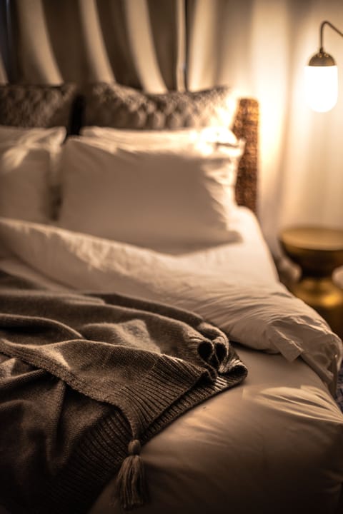 1 bedroom, premium bedding, down comforters, pillowtop beds