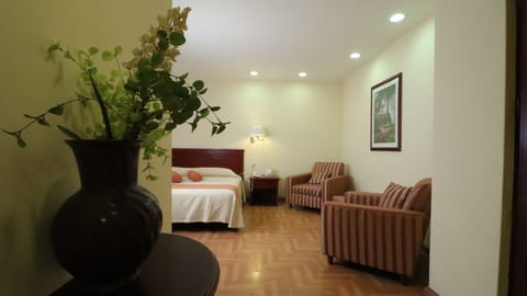 Suite (Master) | In-room safe, desk, iron/ironing board, free cribs/infant beds