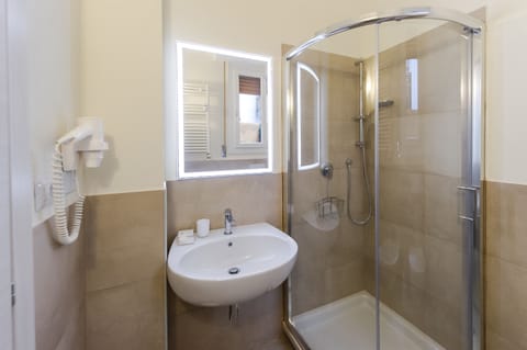 Standard Double Room, Private Bathroom | Bathroom | Towels, soap, shampoo, toilet paper