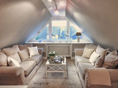 Room, Private Bathroom, Garden View | Lounge