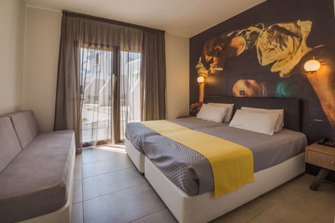 Standard Studio | In-room safe, desk, iron/ironing board, free cribs/infant beds