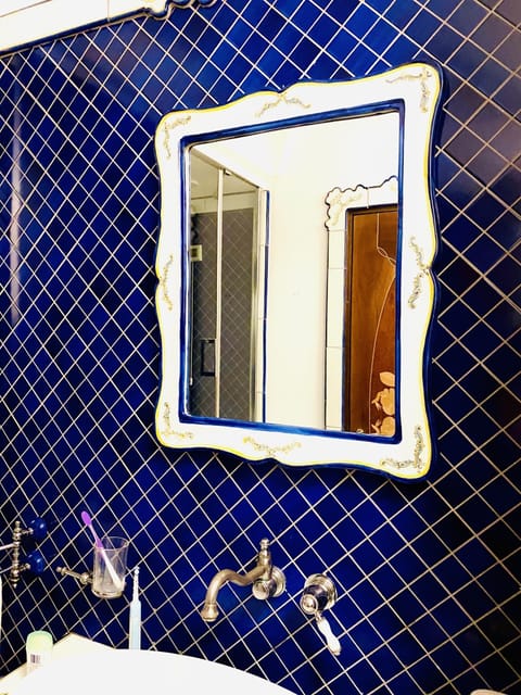 Combined shower/tub, free toiletries, hair dryer, bathrobes