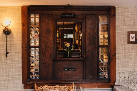 Check-in/check-out kiosk