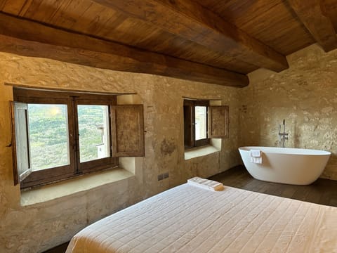 Deluxe Suite, 1 King Bed, Bathtub, Mountain View | Premium bedding, minibar, soundproofing, free WiFi