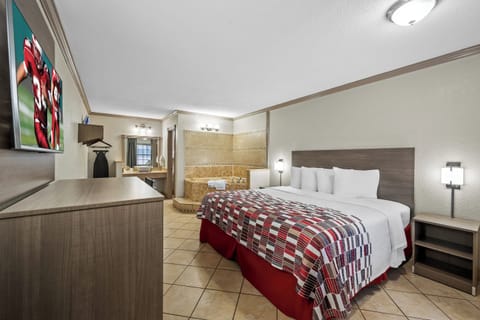 Deluxe Room, 1 King Bed, Non Smoking, Jetted Tub | Desk, laptop workspace, iron/ironing board, free cribs/infant beds