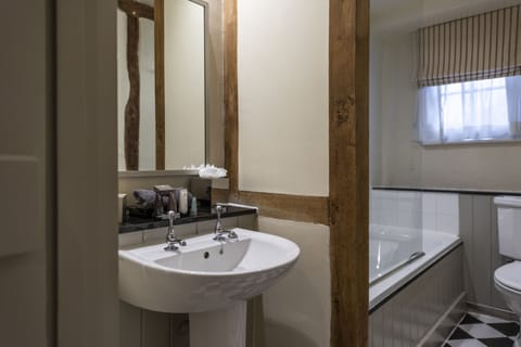 Free toiletries, bathrobes, towels