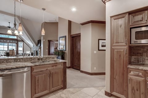 Condo, 4 Bedrooms | Bathroom | Combined shower/tub, free toiletries, hair dryer, towels