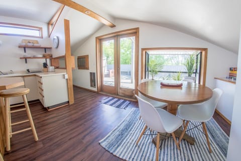 Exclusive Penthouse, 1 Bedroom, City View | In-room dining