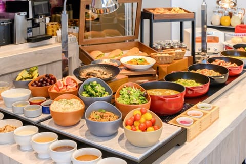Daily full breakfast for a fee
