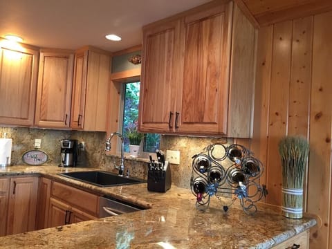 Beautiful gourmet kitchen (1)