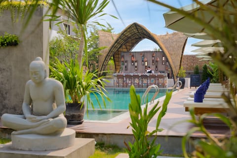 Outdoor pool, pool umbrellas, sun loungers