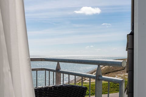 Double Room, Balcony, Sea View | Desk, cribs/infant beds, rollaway beds, free WiFi