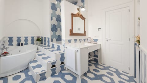 Junior Suite, Terrace, Garden View | Bathroom | Designer toiletries, hair dryer, slippers, bidet