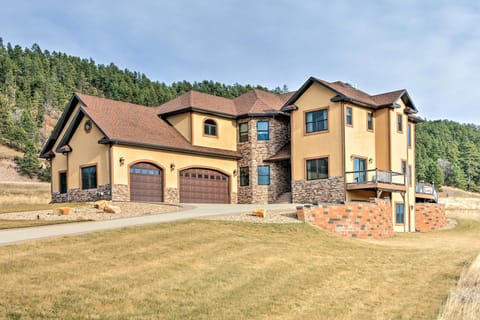Sturgis Vacation Rental | 5BR | 4.5BA | 3,250 Sq Ft | Stairs Required