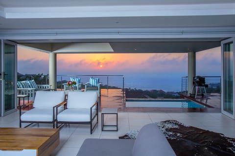 1 Ezulweni | Living area | Flat-screen TV