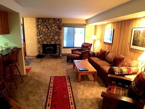 Home Decor, Living Room, Indoors, Furniture, Table
