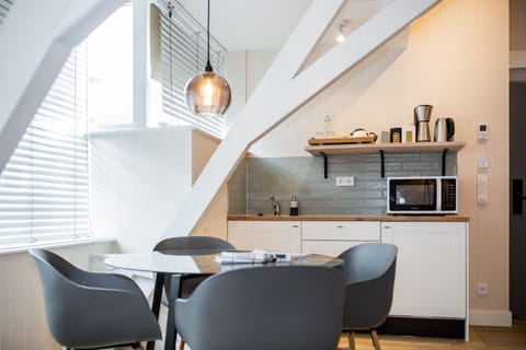 Fridge, coffee/tea maker, electric kettle