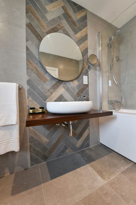 Deluxe Suite | Bathroom | Designer toiletries, hair dryer, towels, soap